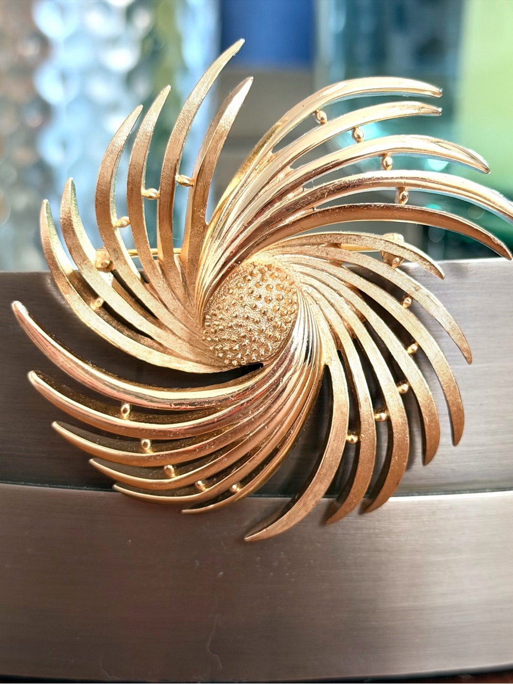 Vintage Crown Trifari Gold Tone Swirl Sunburst Brooch 3 Inch Signed